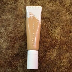 Fenty Beauty hydrating foundation 300